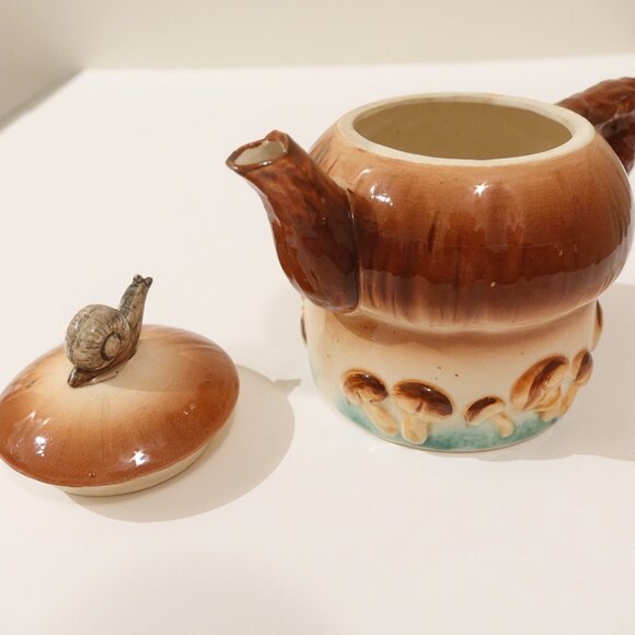 🍄 Vintage Ceramic Mushroom Theme Teapot with Snail Handle Lid 🍄 - Picture 6 of 13